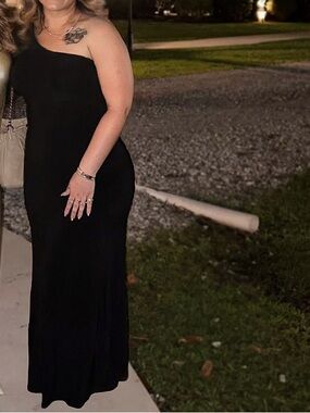 Women’s One-Shoulder Black Evening Dress